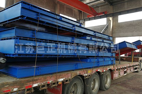 巨正機(jī)械公司一批擋板門驗(yàn)收合格，整裝待發(fā)了